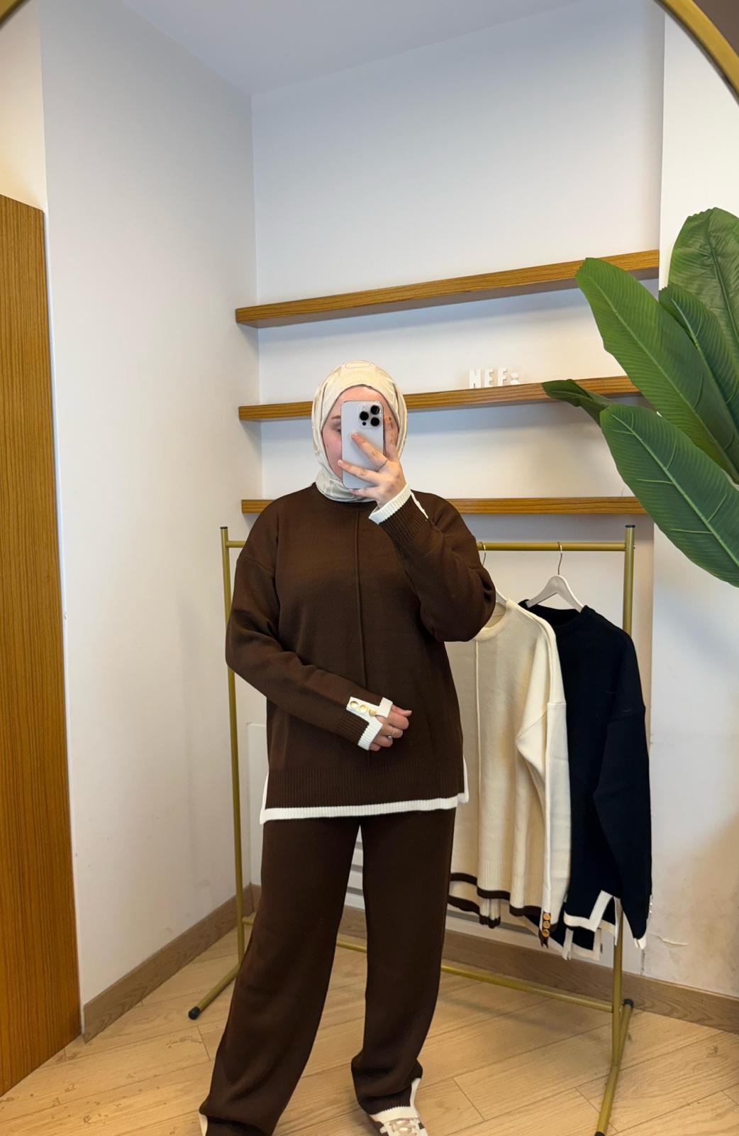 Kontrast Manşet Gold Düğmeli Triko Takım – Kahve