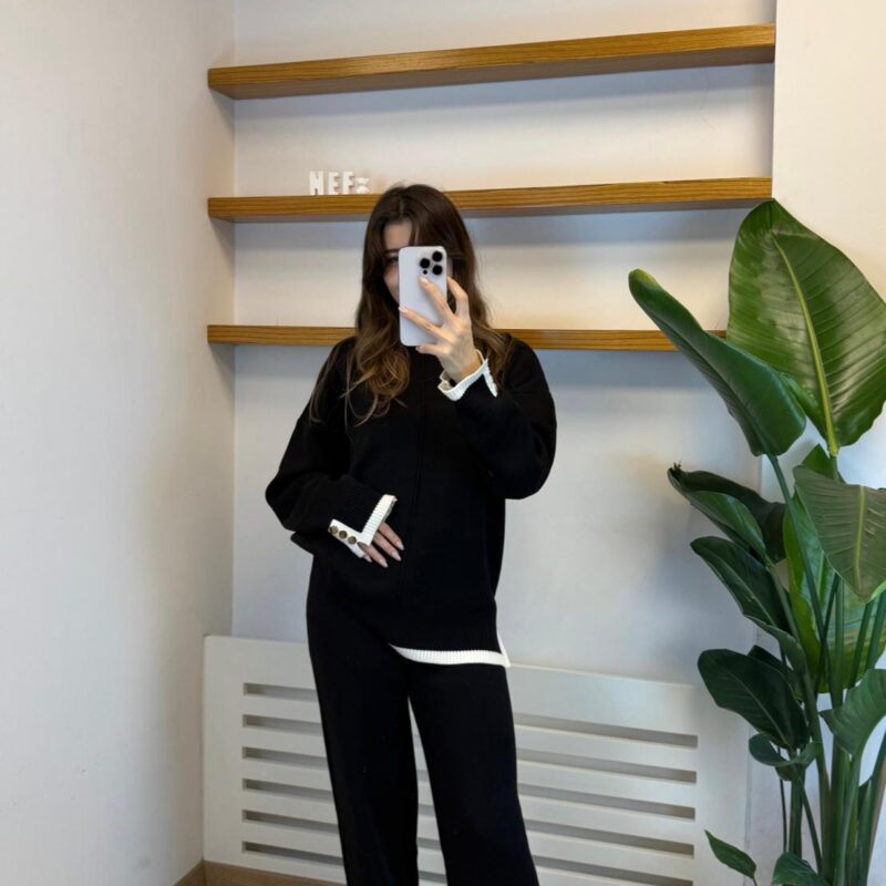 Kontrast Manşet Gold Düğmeli Triko Takım – Siyah