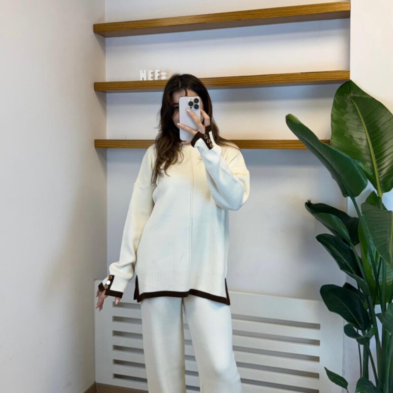 Kontrast Manşet Gold Düğmeli Triko Takım – Ekru